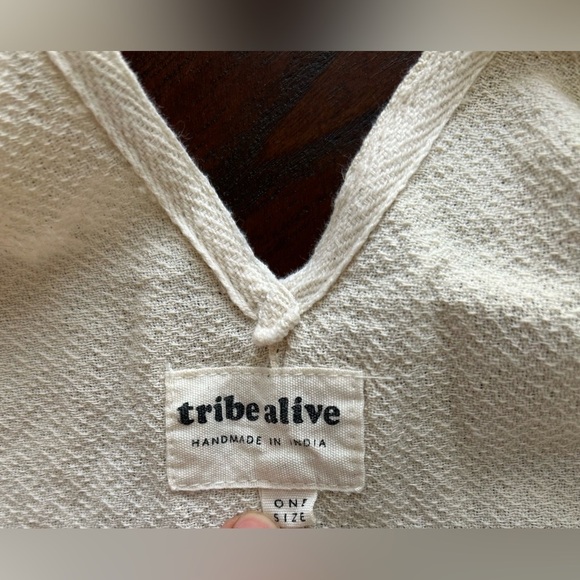 TRIBE ALIVE Beige V-Neck Poncho with Striped Hem SIZE ONE - Picture 7 of 7